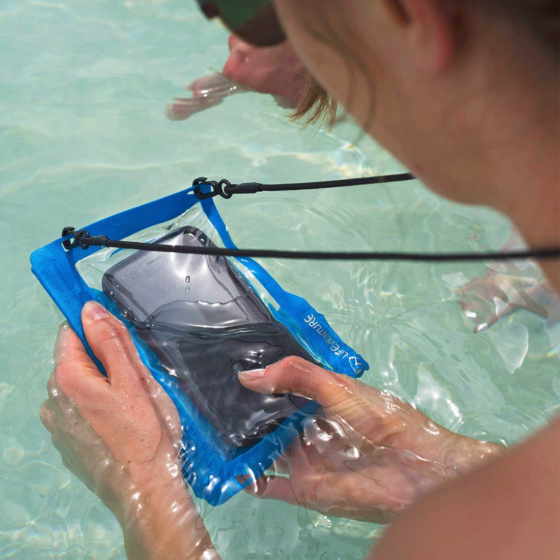 Waterproof Phone Case Waterproof Phone Pouch Lifesystems waterproof-phone-case-waterproof-phone-pouch-lifesystems