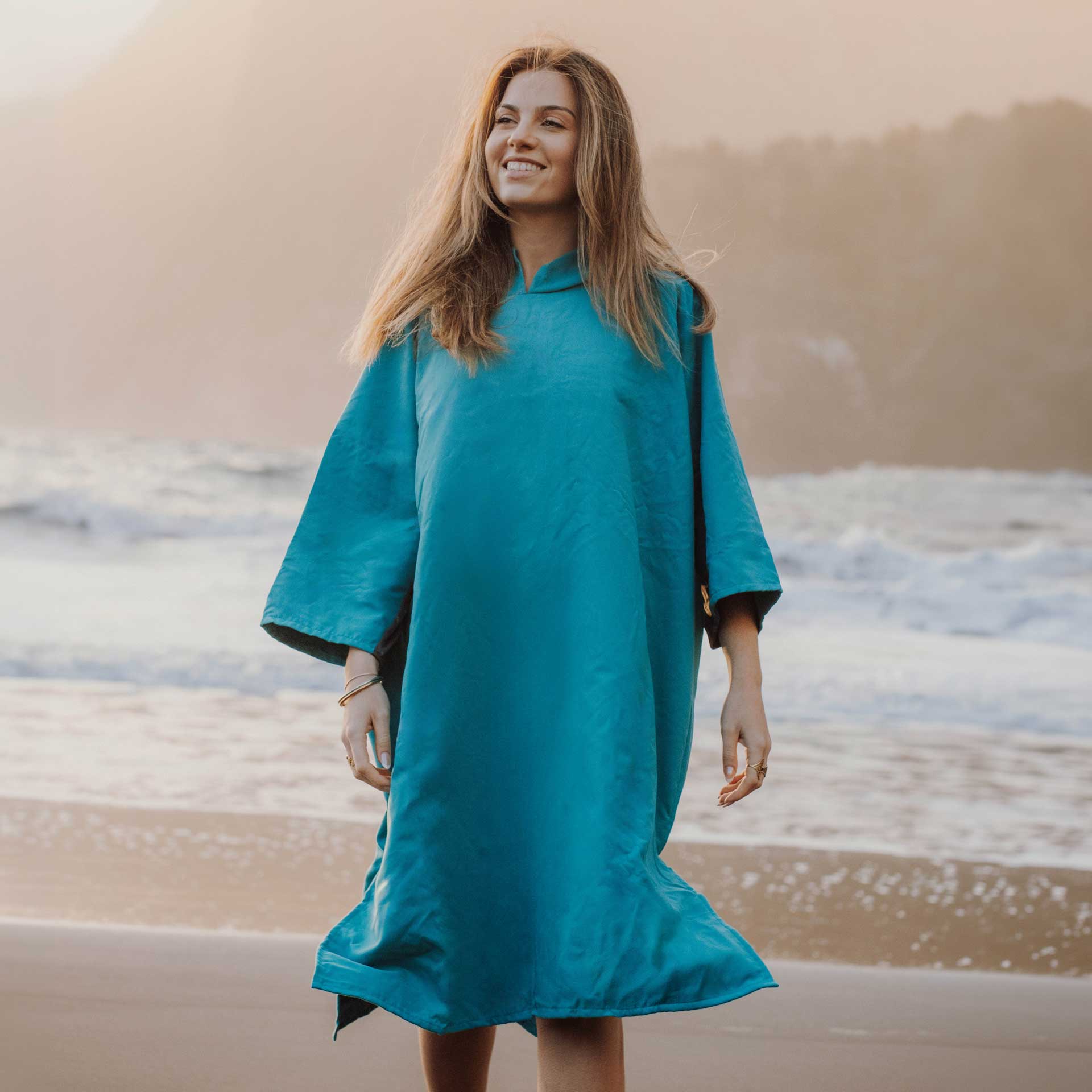 Quiniu Robe Compact Changing Robe | Changing Towel | Lifesystems